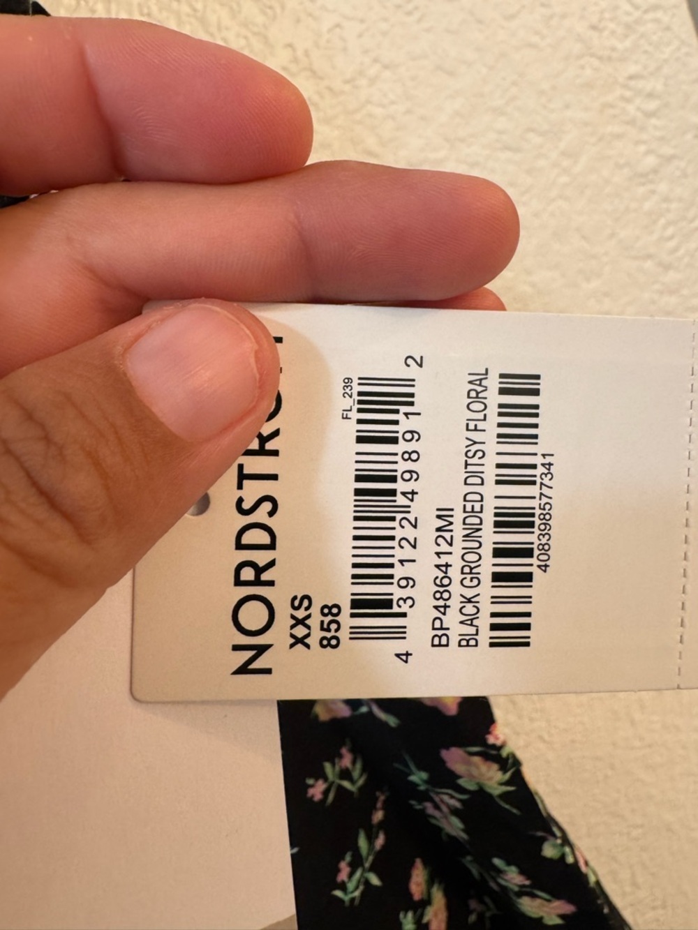 NWT Sleeveless Floral Romper Ruffled Hem Summer Wear! - Picture 8 of 11